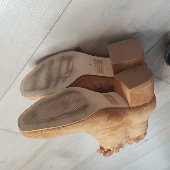 Silent D Women's suede booties with ruffled edge sz 6 mustard - Picture 8 of 11